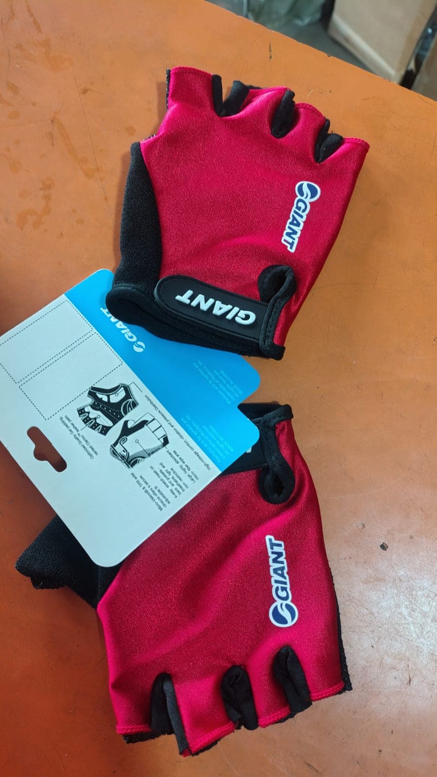 GIANT Red Gloves