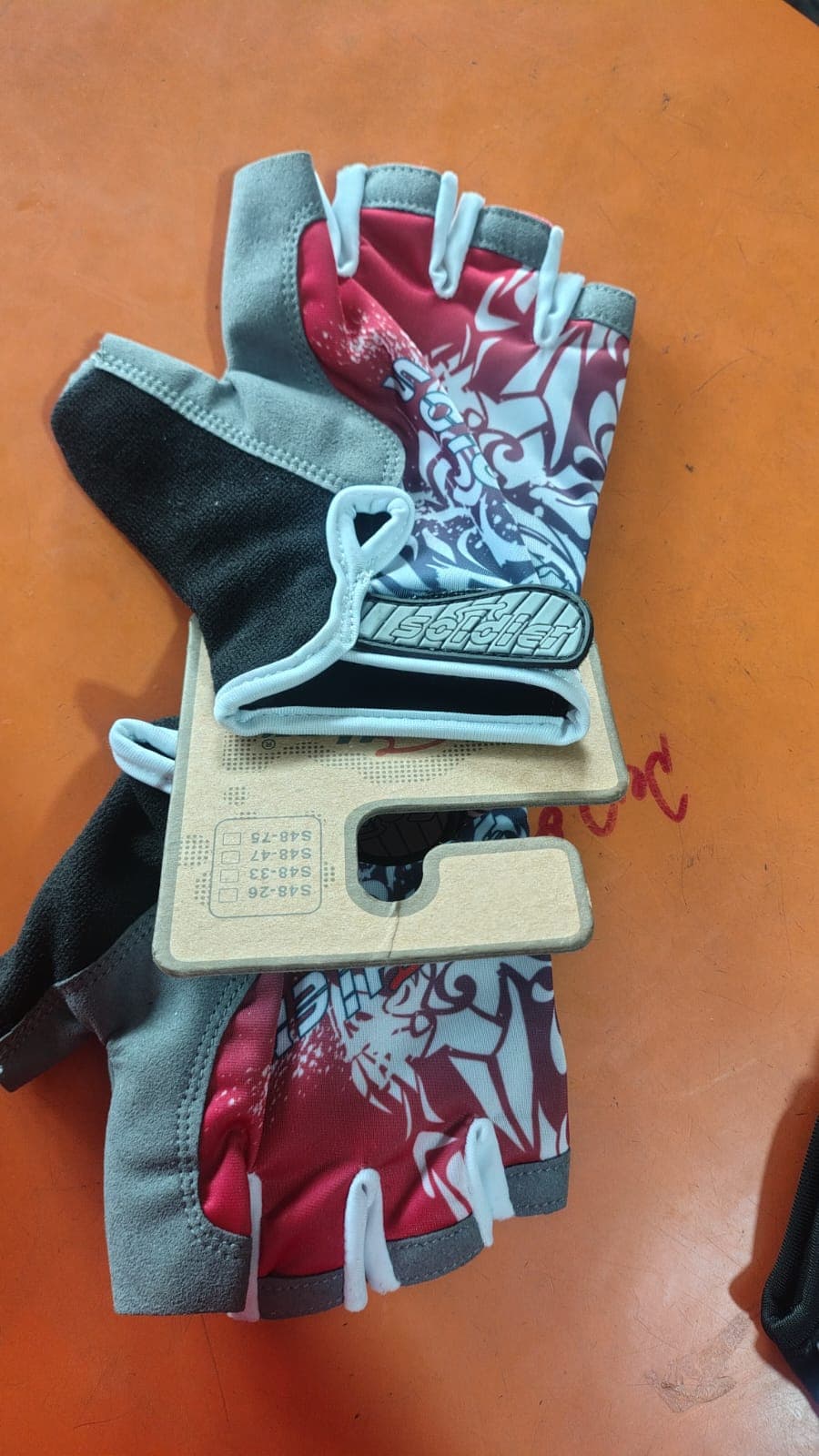 Soldier Red Gloves